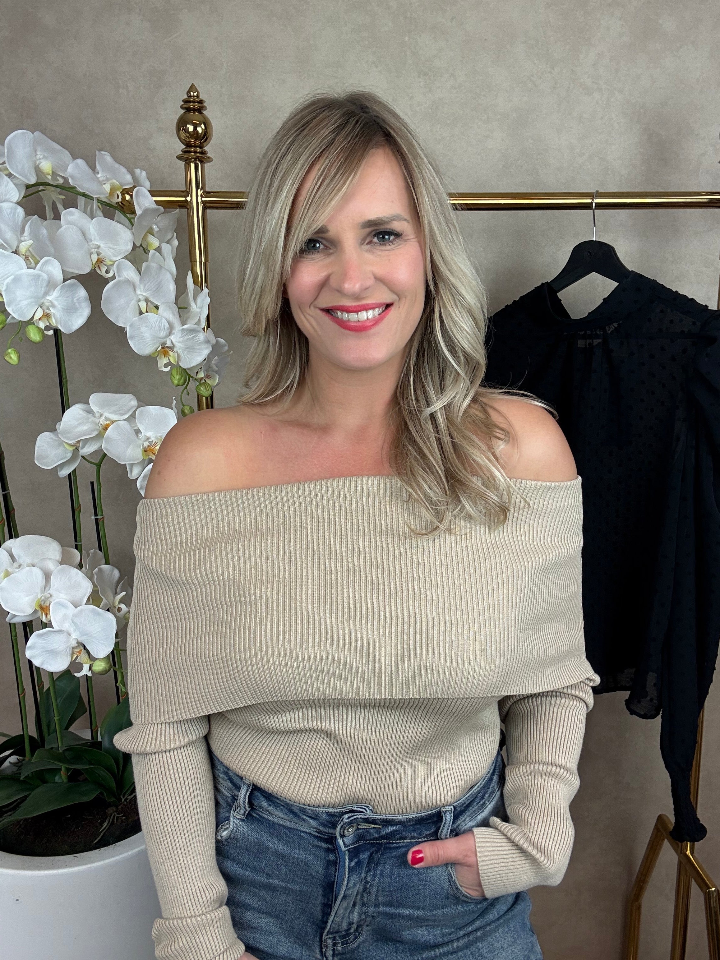 Off shoulder top | Yvette | Beige