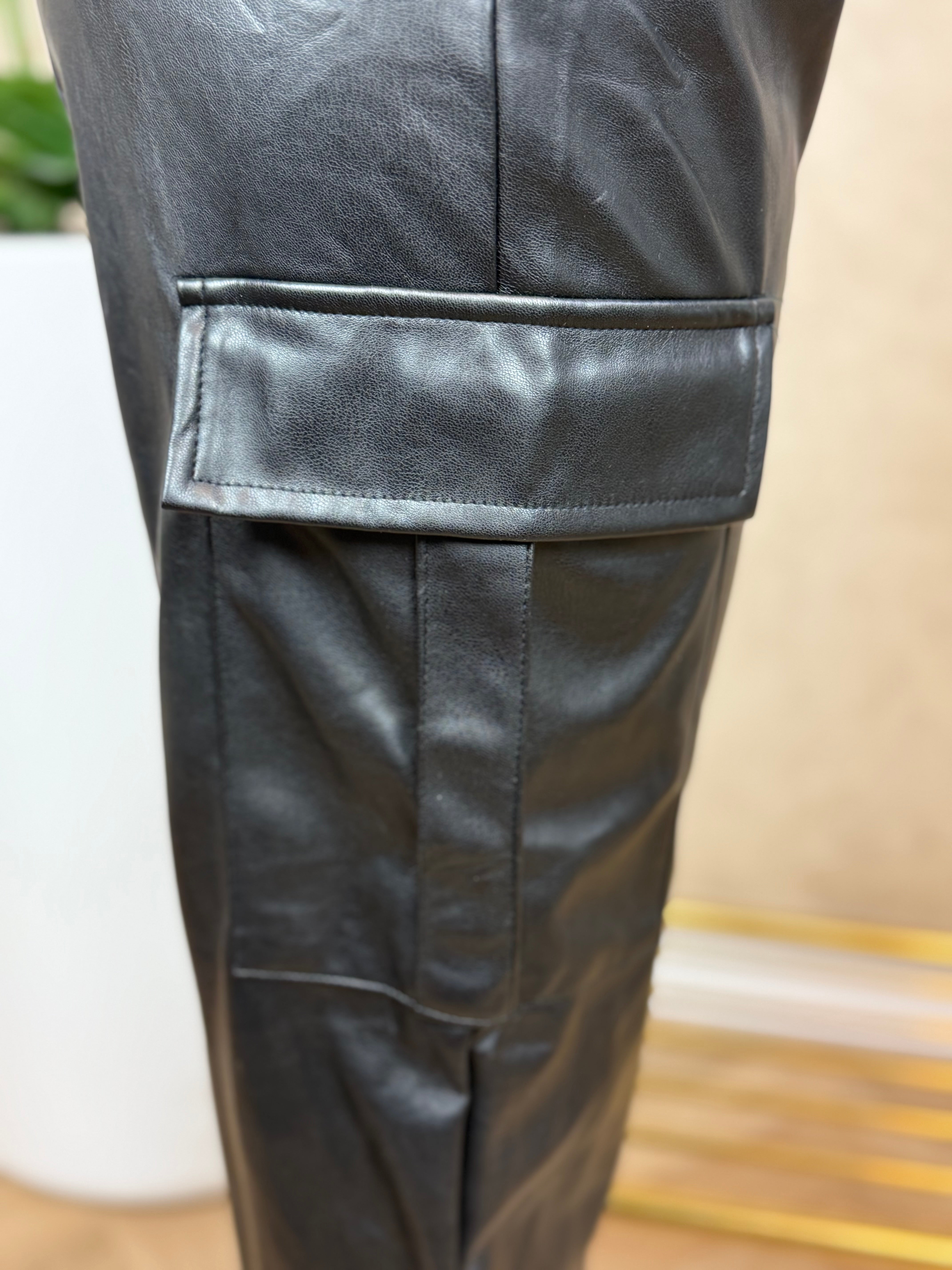 Leather | look cargo broek | Zwart