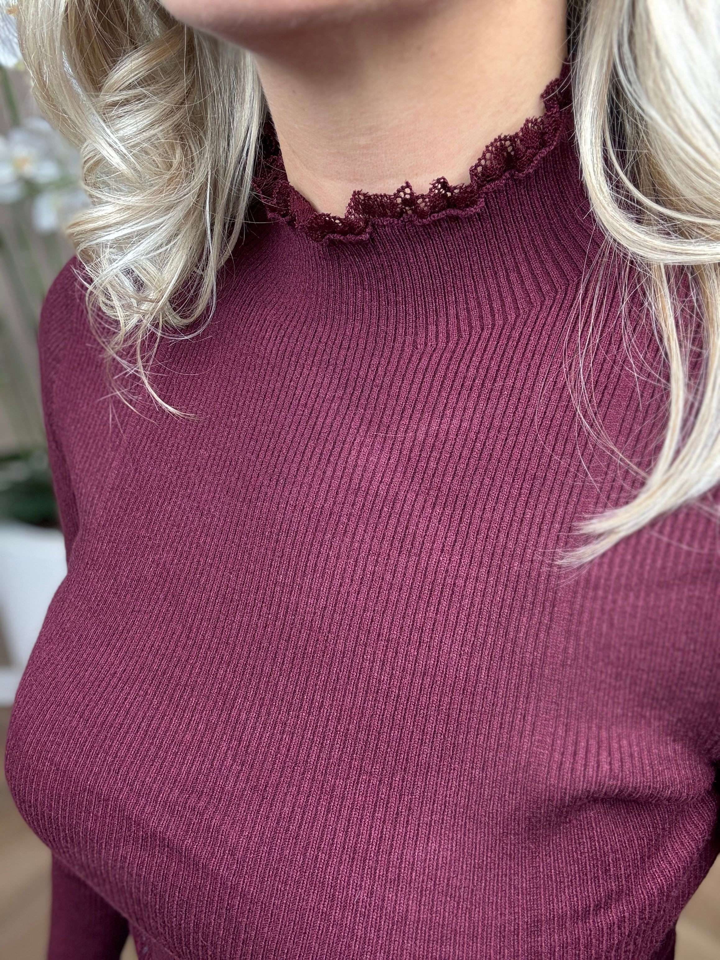 Truitje | Kant | bordeaux rood