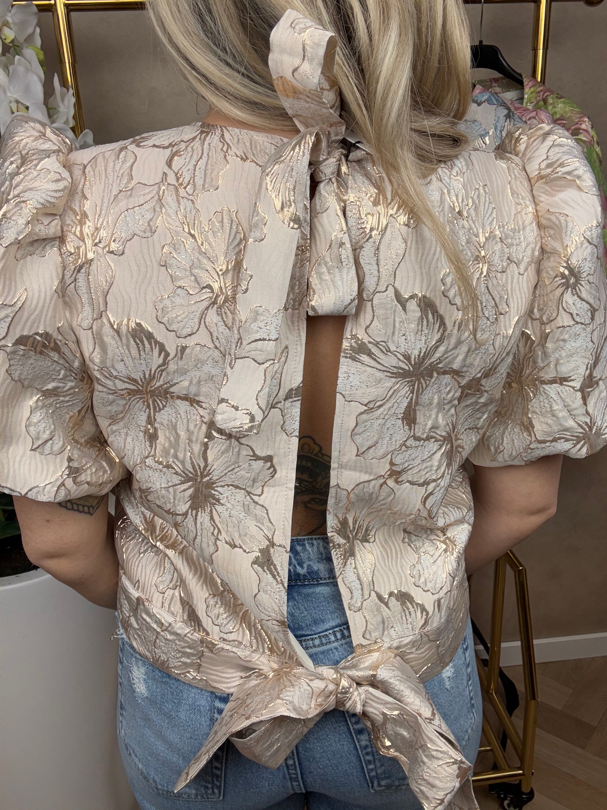 Top | Flower | Strik op de rug