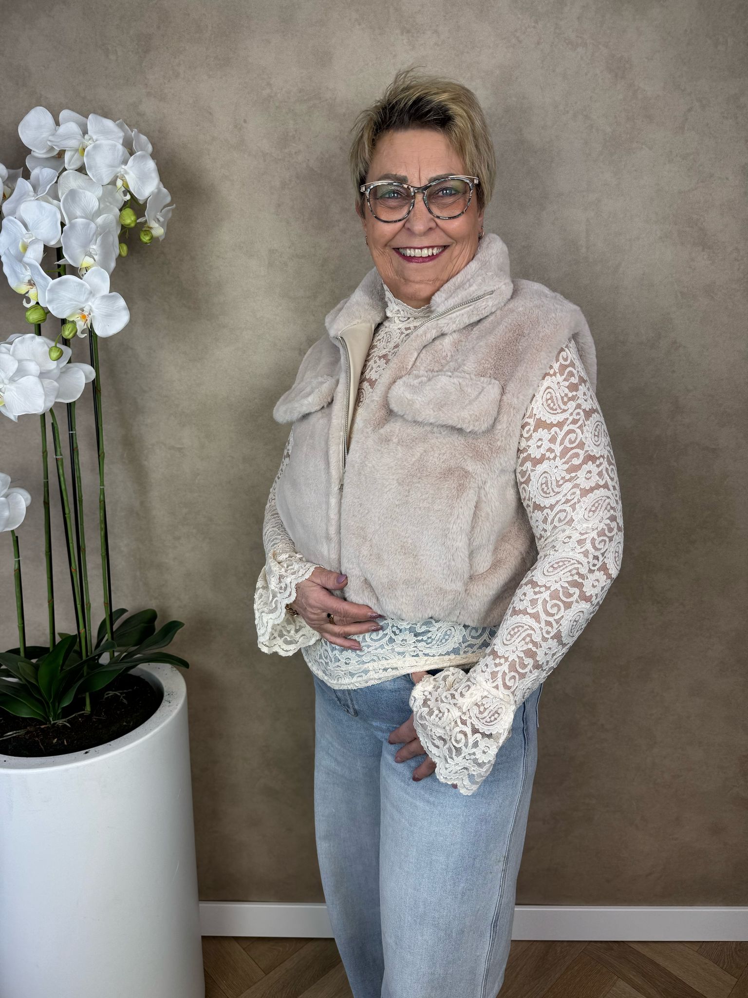 Top | Kant met kraag | Beige Vlindermouw