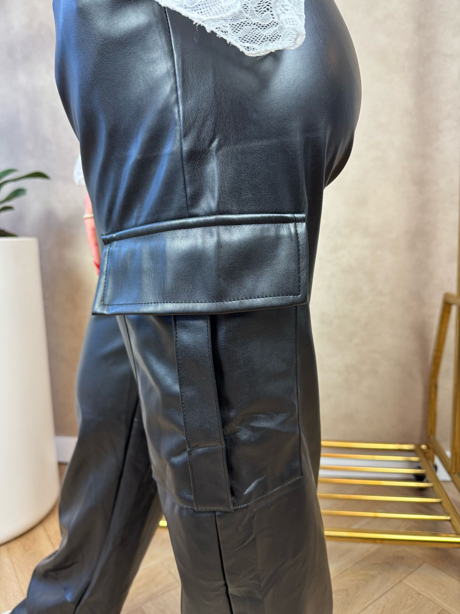 Leather | look cargo broek | Zwart