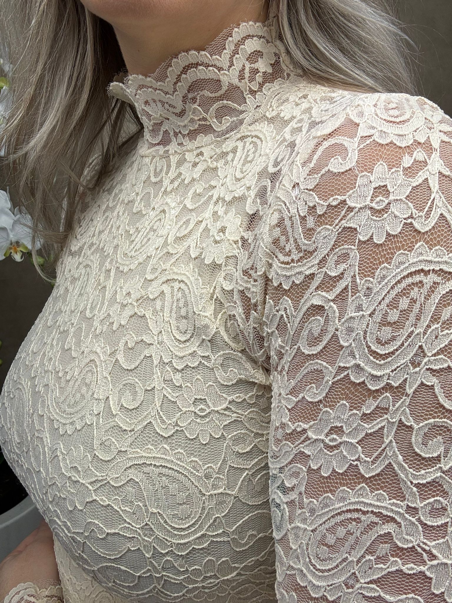 Top | Kant met kraag | Beige Vlindermouw