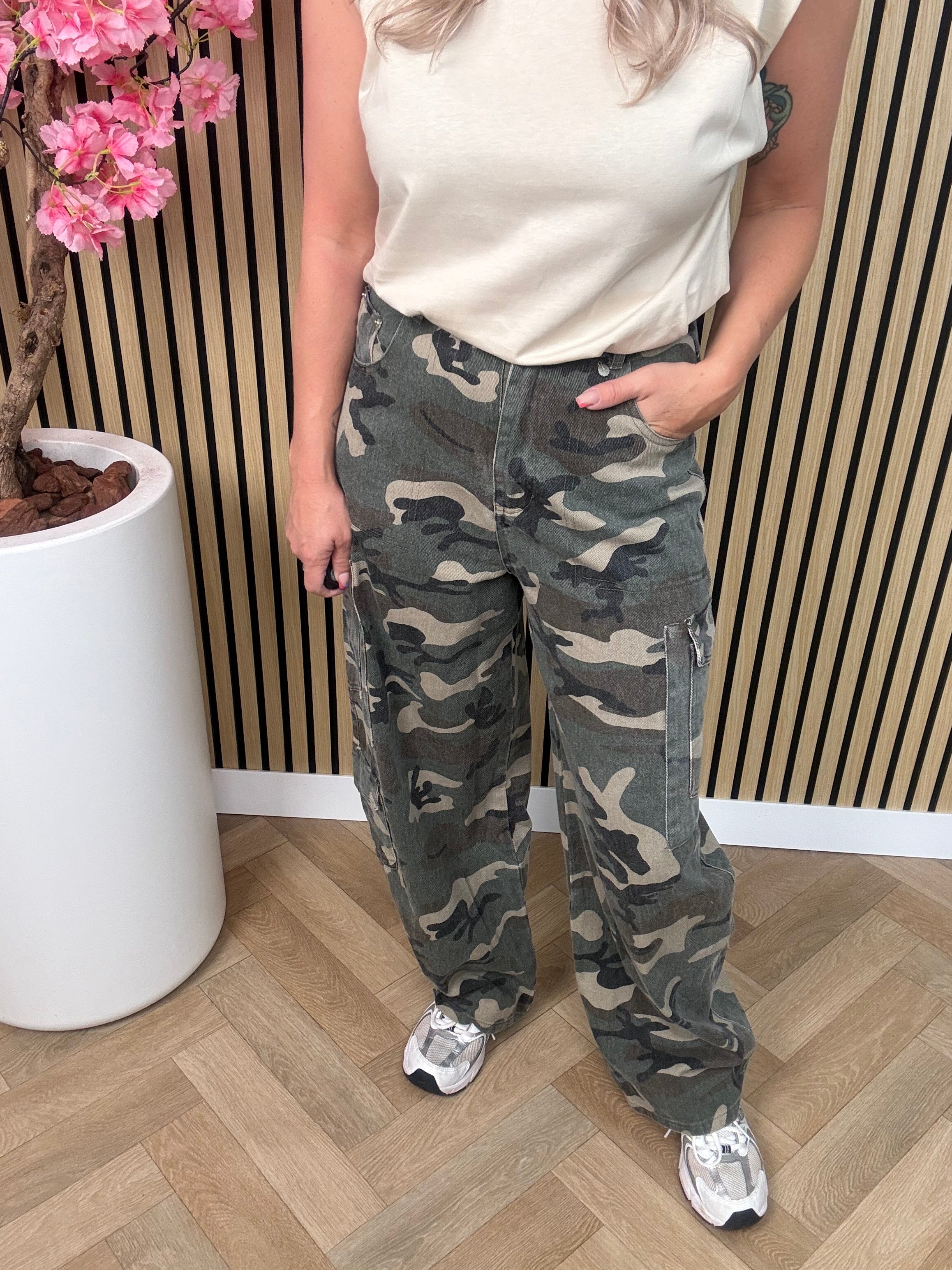 Wide leg | Camouflage | Ambika