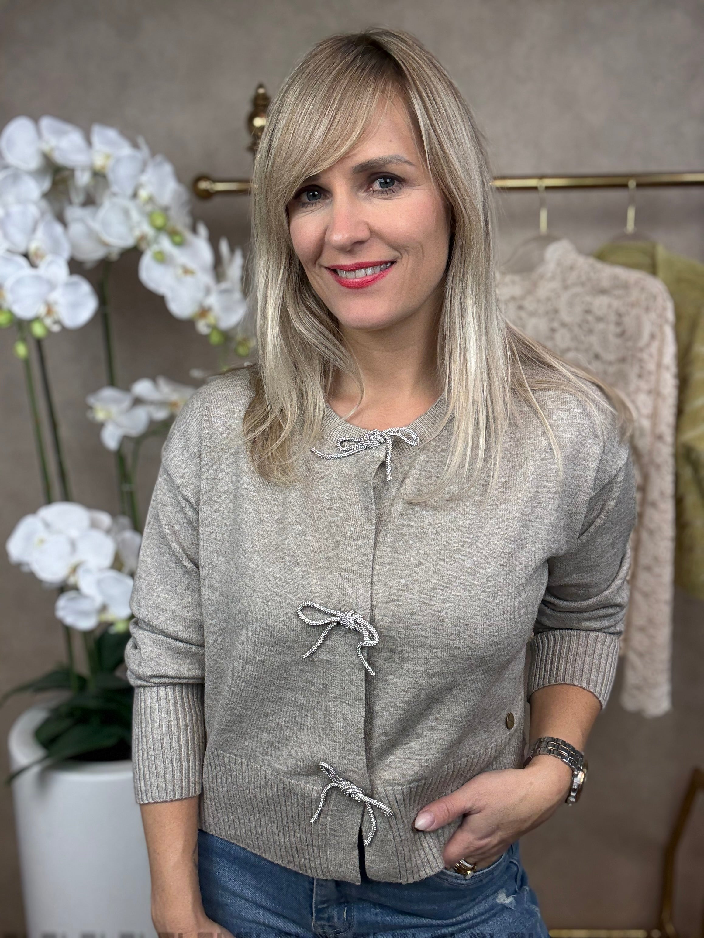 Vestje | Strass strikjes | Beige