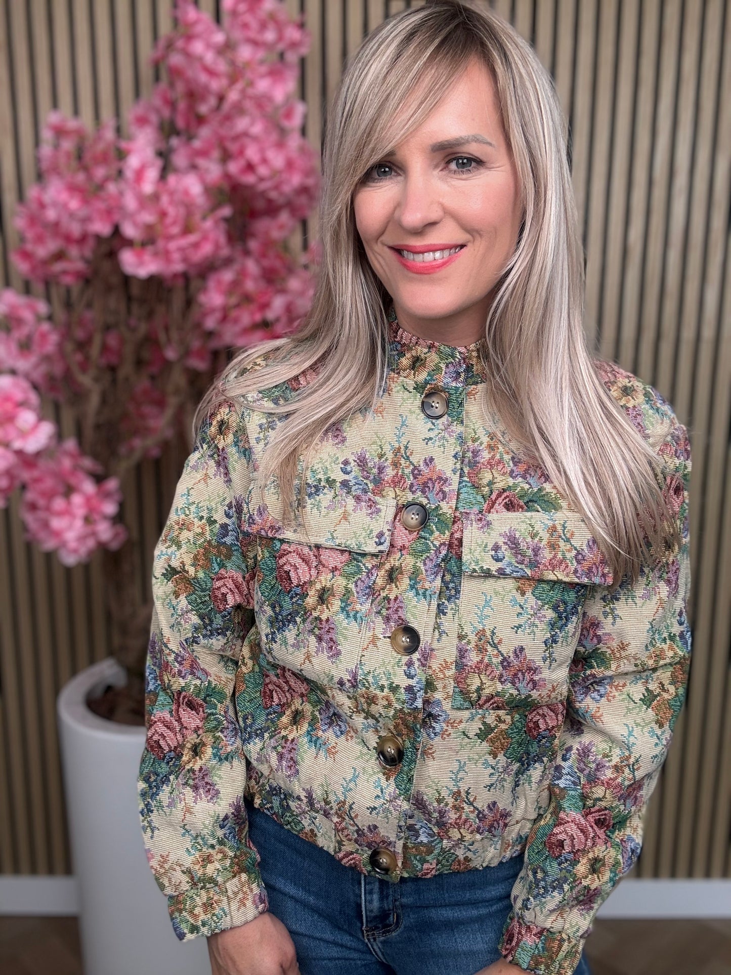 Jasje | Bloemen | Beige