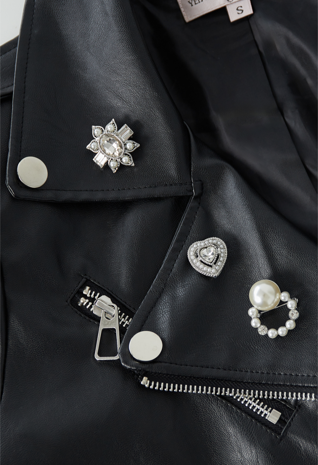Glow brooches - wit zilver